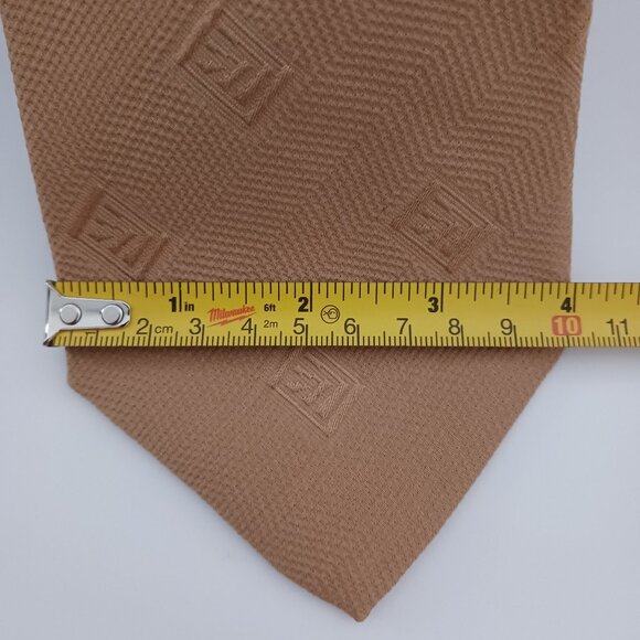 Bill Blass Signature Collection Mens Necktie Gold 4" wide X 55.5" Long 100% Silk - Picture 6 of 7